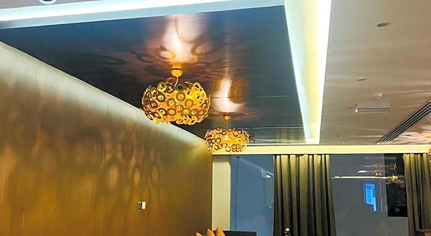 Carnelian Muscat - Airport Hotel