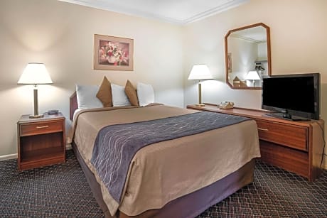 2 Queen Beds, Efficiency, Suite, Nonsmoking, Upgrade