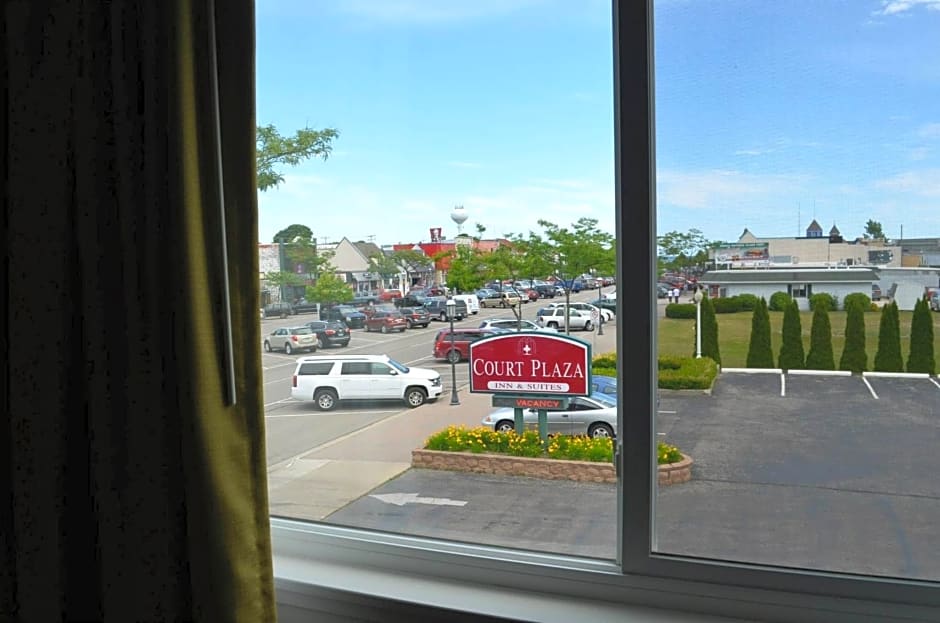 Court Plaza Inn & Suites of Mackinaw