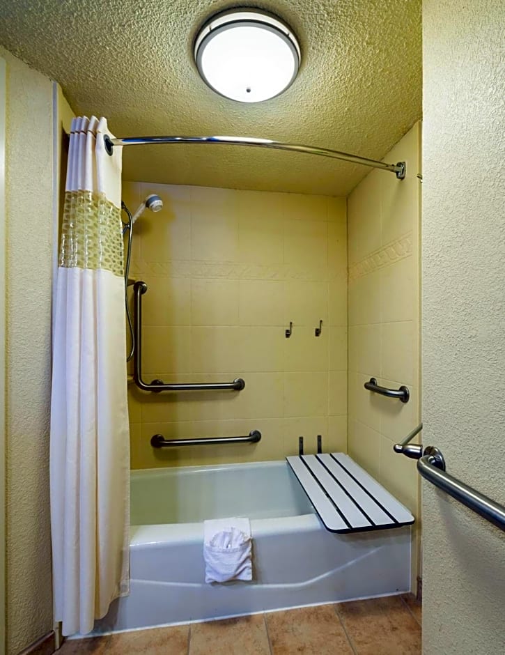 Hampton Inn I-10 & College Drive