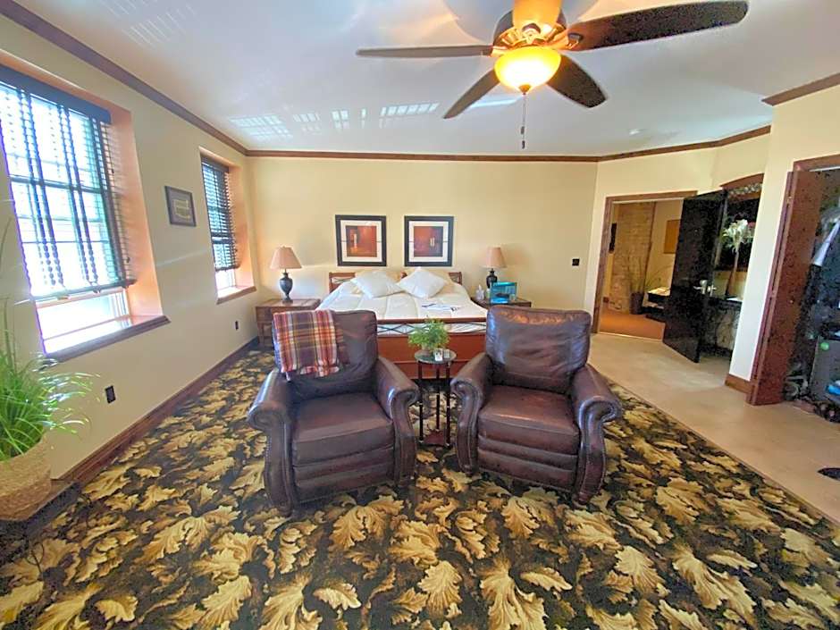 Caldwell Messenger Suites