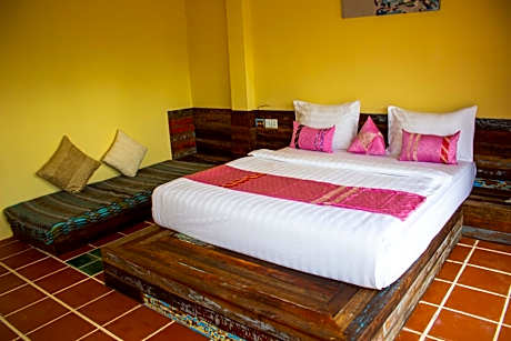 Bungalow with Garden View