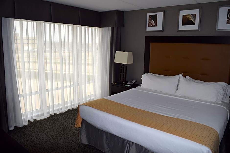 Holiday Inn and Suites East Peoria By IHG