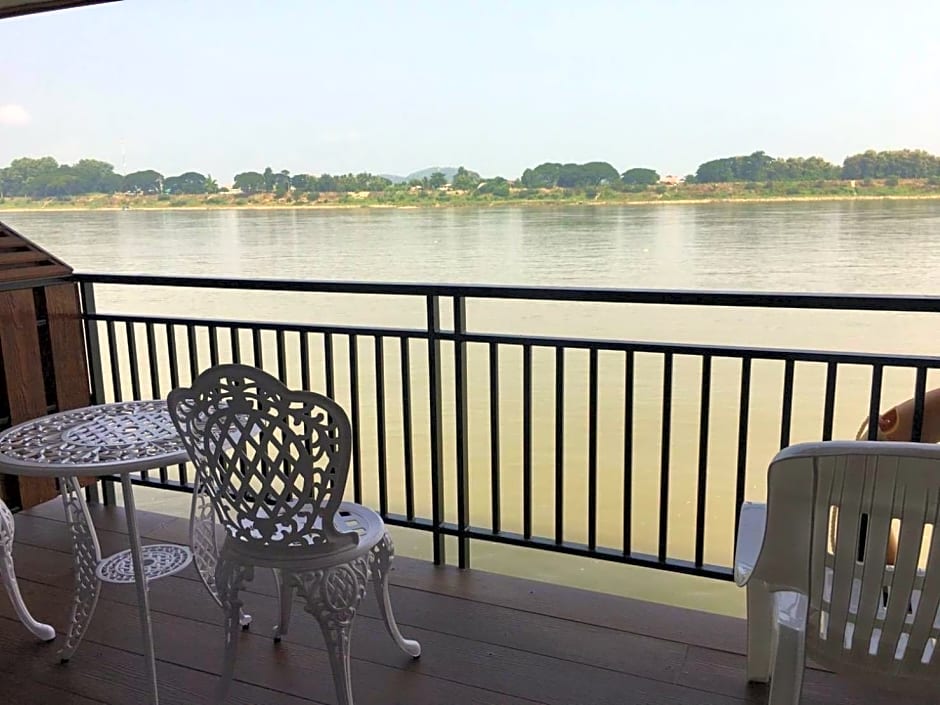 Riverside Chiangkhan