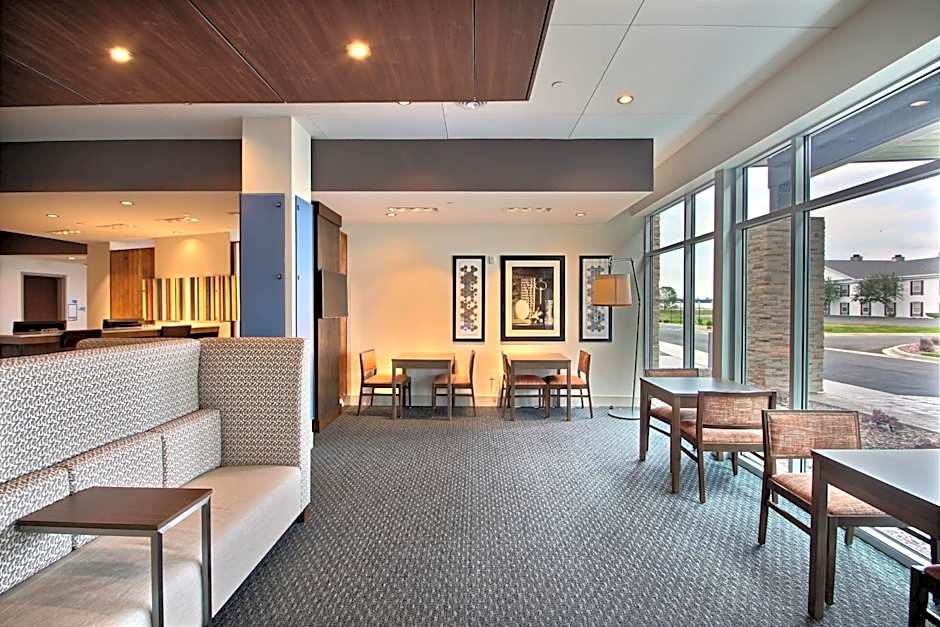 Holiday Inn Express & Suites Fond Du Lac By IHG