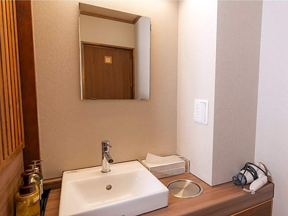 Nozawa Onsen Azegamikan