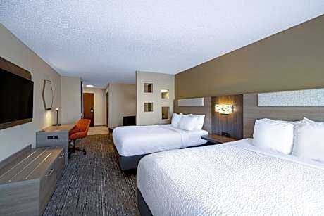 2 Queen Beds Suite