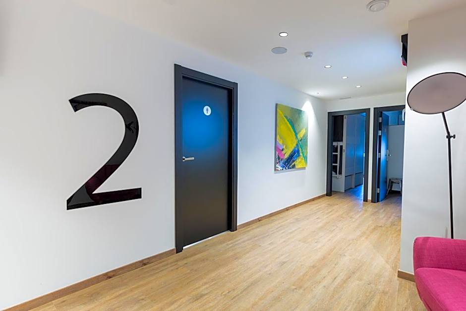 Airhostel Barcelona Airport 24h