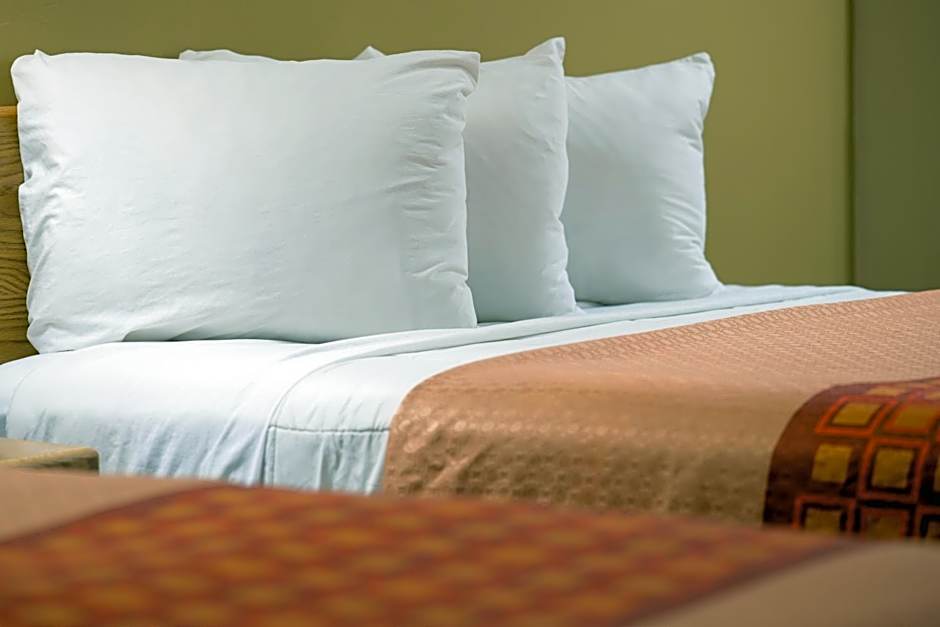 Glenwood Springs Cedar Lodge