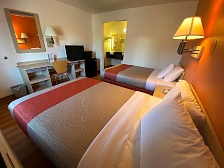 2 Double Beds – Double Room