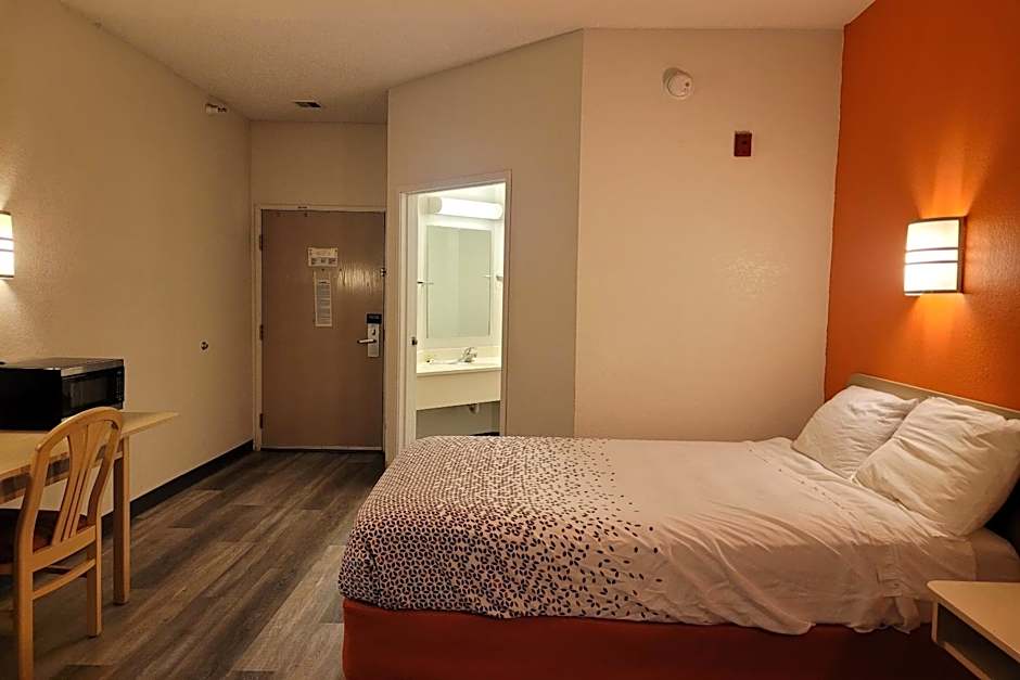 Modern Stay 39 Lakeview By OYO Minonk