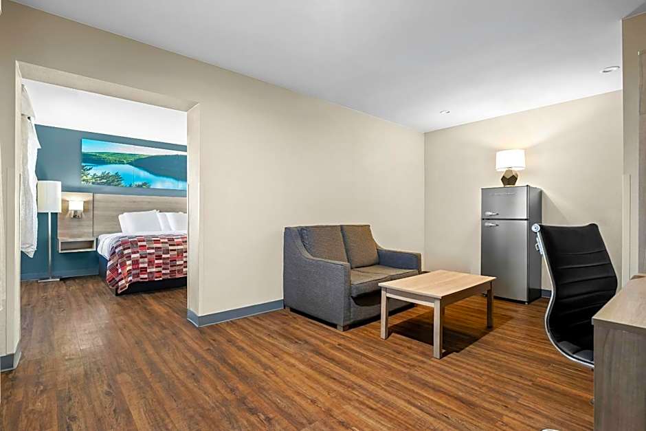 Red Roof Inn & Suites Tomah