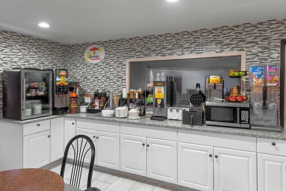 Super 8 by Wyndham Rock Port MO