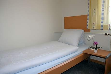Single Room with Private Shower and Shared Toilet