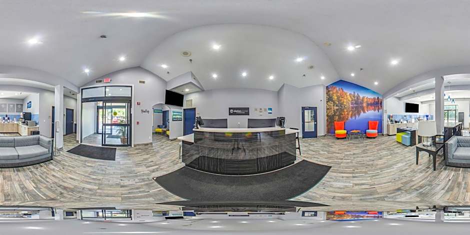 Clarion Pointe on the lake Clarksville-South Hill West