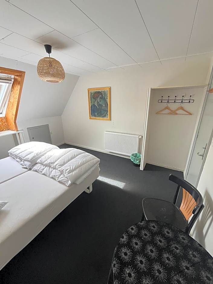 Folsted - Værelse 202 fri parkering