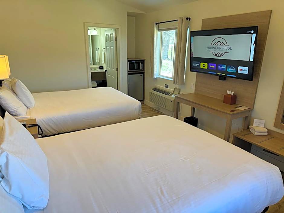 Mountain Ridge Cabins & Lodging Between Bryce and Zion National Park