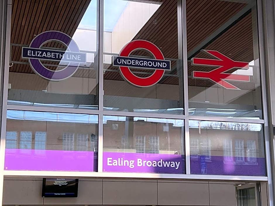 MIA Residence - Entire Studio apartment - City View - London - Next to Ealing Broadway Station