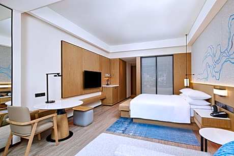 Standard King Room with Mountain View