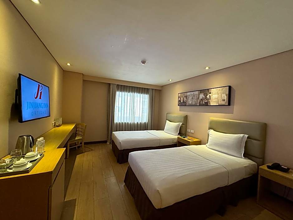 Photo 1 of 13 of Business 2 Beds