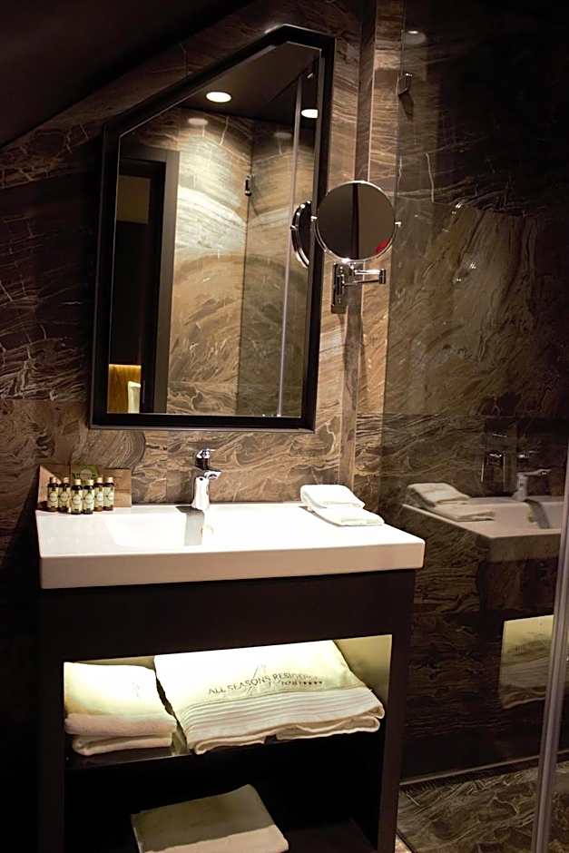 All Seasons Residence Design Hotel - Free parking