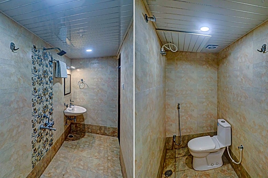 OYO 77788  Townhouse 405 Mall Road