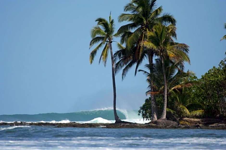 Nyang Ebay Surf Camp Siberut