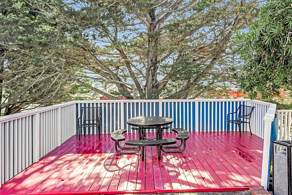 Bay Breeze Inn