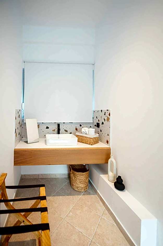 Thirsty Dog Urban Port Studios