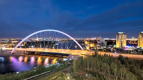Grand Room, 1 King Bed, Non Smoking, Balcony