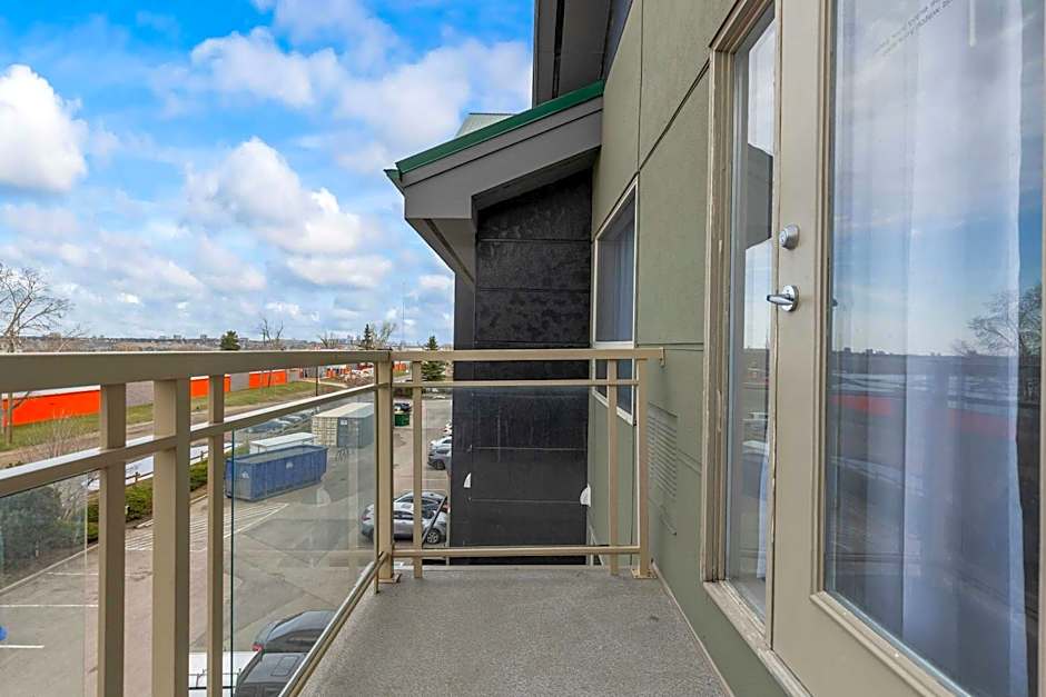 Sandman Hotel & Suites Calgary West