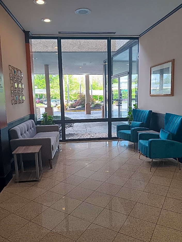 Clarion Hotel & Suites