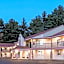 Howard Johnson by Wyndham Lenox