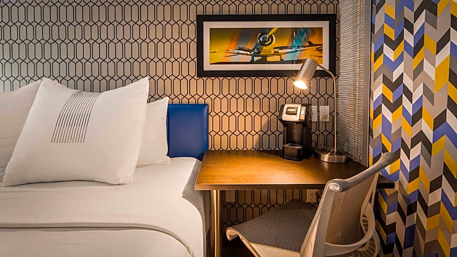 GLo Best Western Brooklyn NYC
