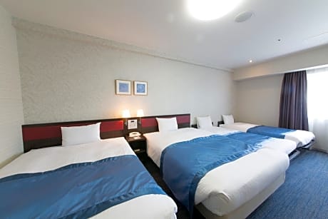 Deluxe Quadruple Room (with Extra Beds) - Non-Smoking