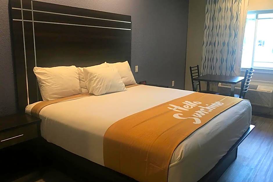 Days Inn & Suites by Wyndham La Porte