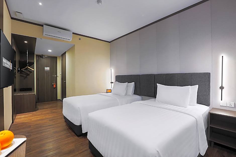 Harper Premier Nagoya Batam