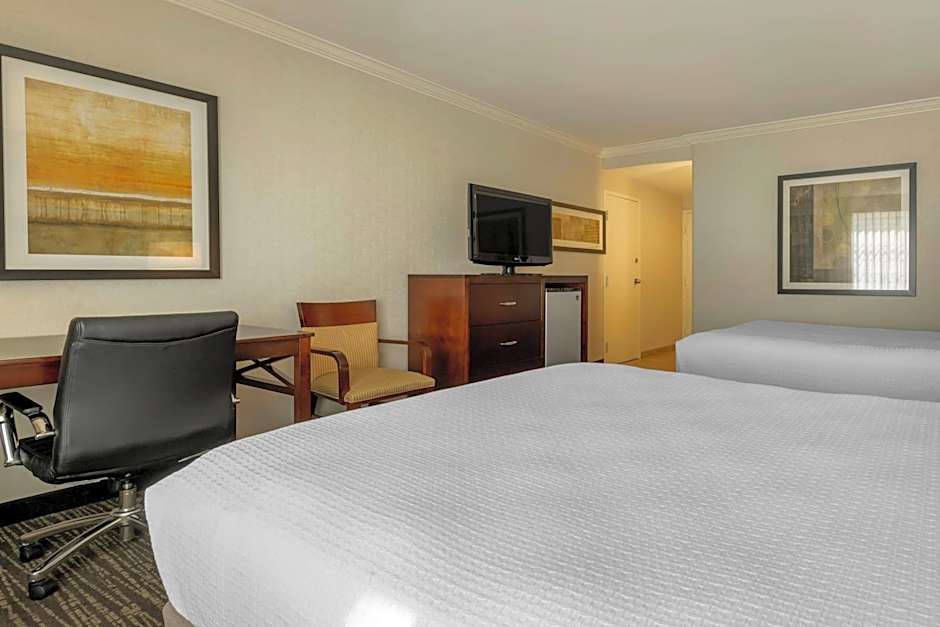 Best Western Plus Carriage Inn
