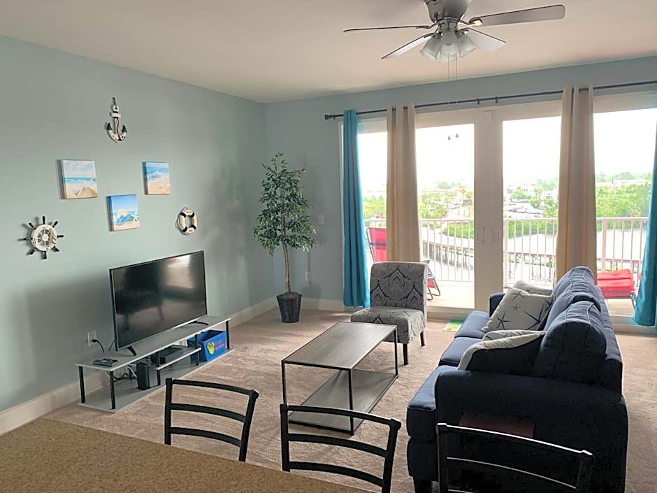 LAKETOWN 5 POOLs STEPS TO BEACH FAMILY FRIENDLY