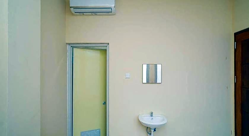 RedDoorz near Stasiun Tangerang