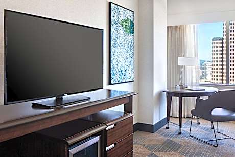 One-Bedroom Executive Queen Suite with Two Queen Beds and Sofa Bed