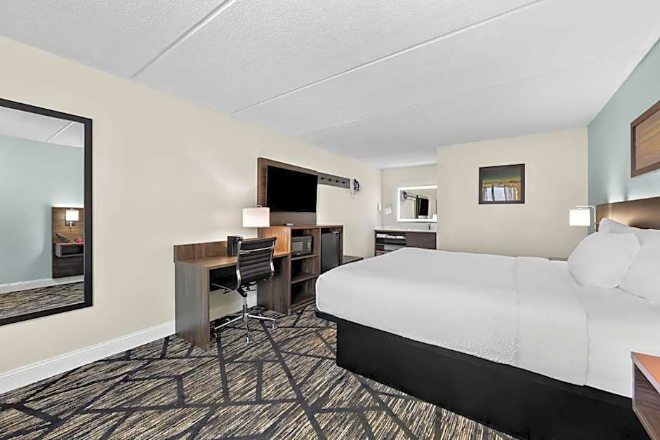 Clarion Inn & Suites near the Leconte Center Pigeon Forge