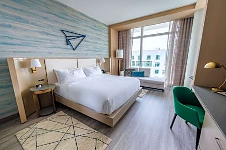 Standard, Guest room, 1 King,  City view (Mobility Accessible w/ Roll-in Shower)