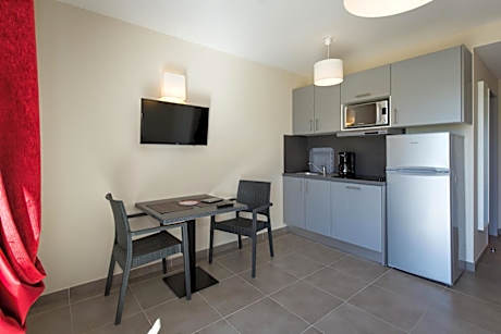 One-Bedroom Apartment (6 Adults)