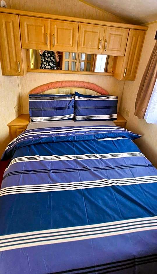 MOLLIES DEN 2 8 Berth 3 Bedrooms The Grange Holiday Park INGOLDMELLS