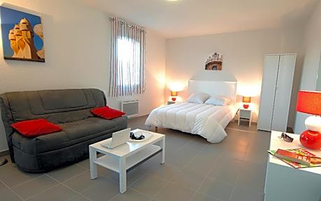 Studio Apartment