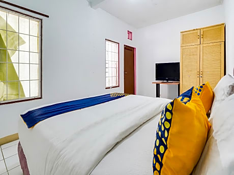 SPOT ON Room without Air Conditioning