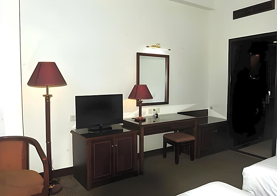 Five Rams City Hotel