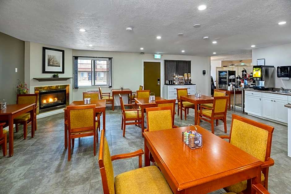 Econo Lodge  Inn & Suites