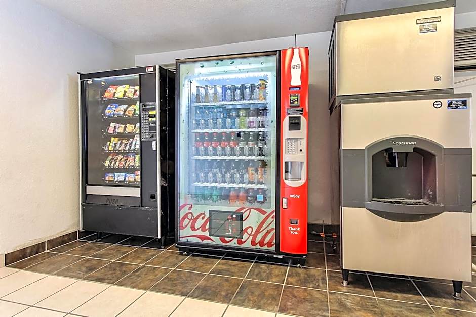 Super 8 by Wyndham Santa Clara